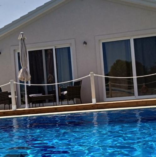 poolviewapartment12